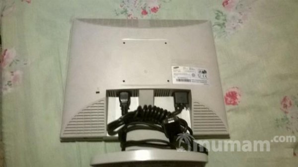 Samsung sincmaster 710V 17