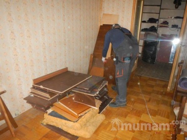 Вывоз мусора хлама старых диванов шкафов кроватей