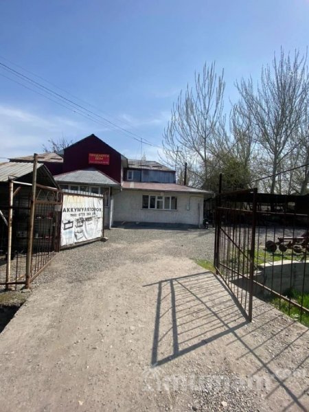 Продаться дом 650м2 для бизнеса с мансардой дом находиться на дороге