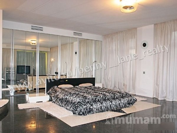 Продам квартиру
4-к квартира 200 м² на 10 этаже 24-этажного кирпичного дома
